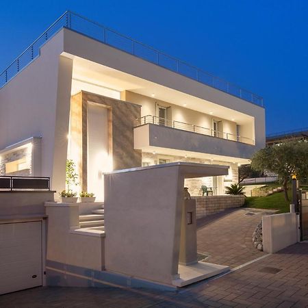 Villa Aurora-Holiday Home Apt 1 Bardolino Exterior foto